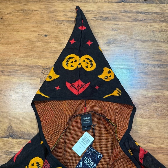 ❌SOLD❌NWT Disney Her Universe Hocus Pocus Black Hooded Cardigan SZ XS - Picture 3 of 4
